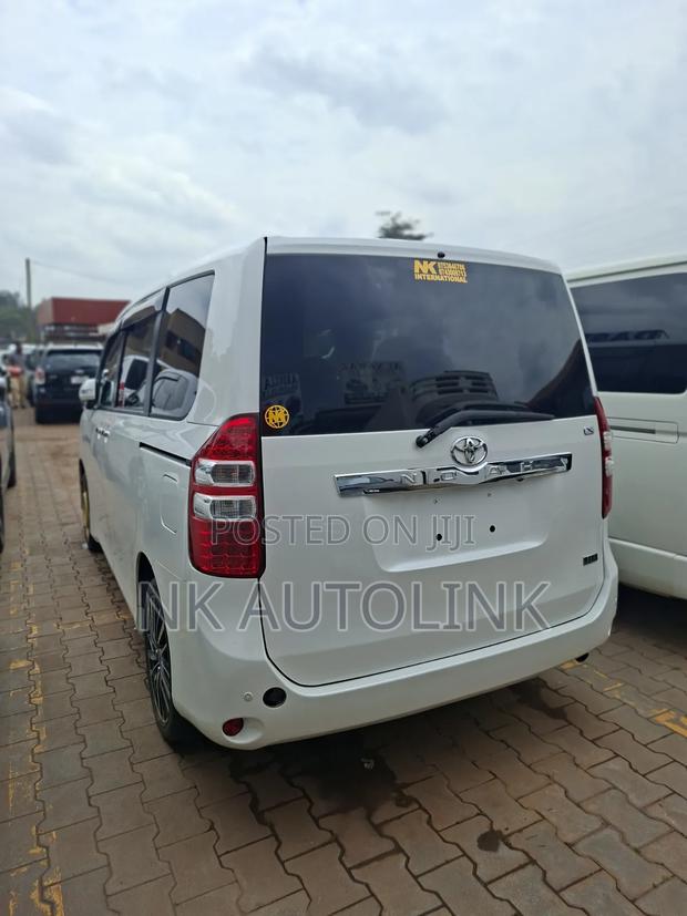 Toyota Noah 2013 White