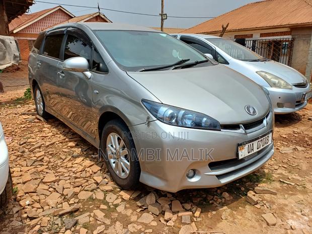Toyota Wish 2012 Silver