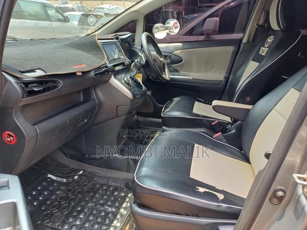 Toyota Wish 2012 Silver