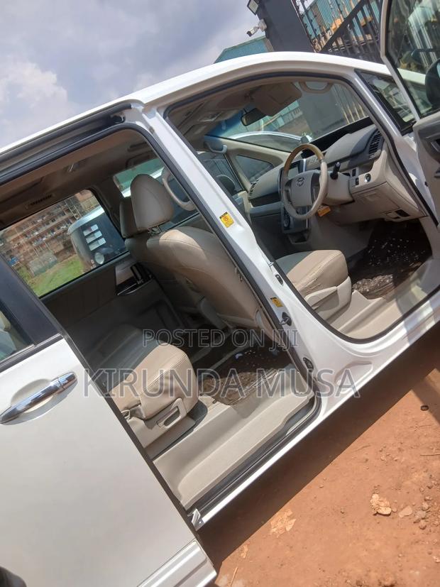 Toyota Noah 2011 White