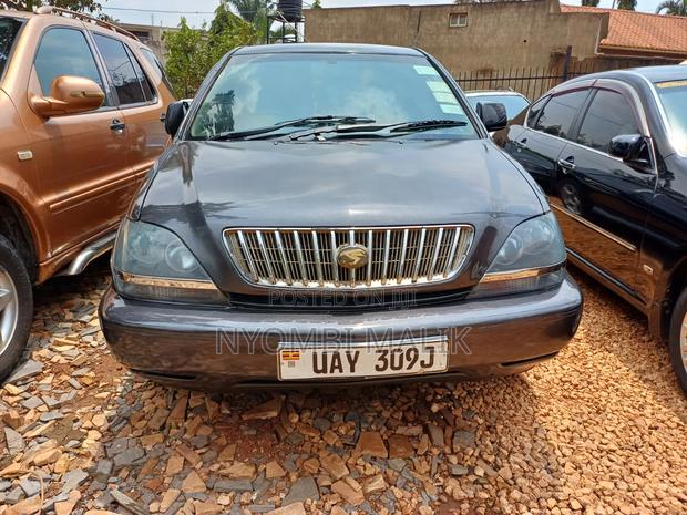 Toyota Harrier 2000 Black