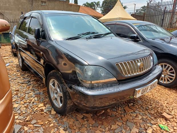 Toyota Harrier 2000 Black