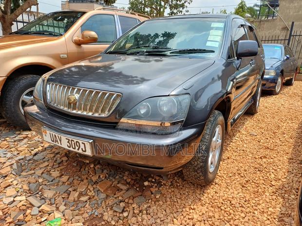 Toyota Harrier 2000 Black