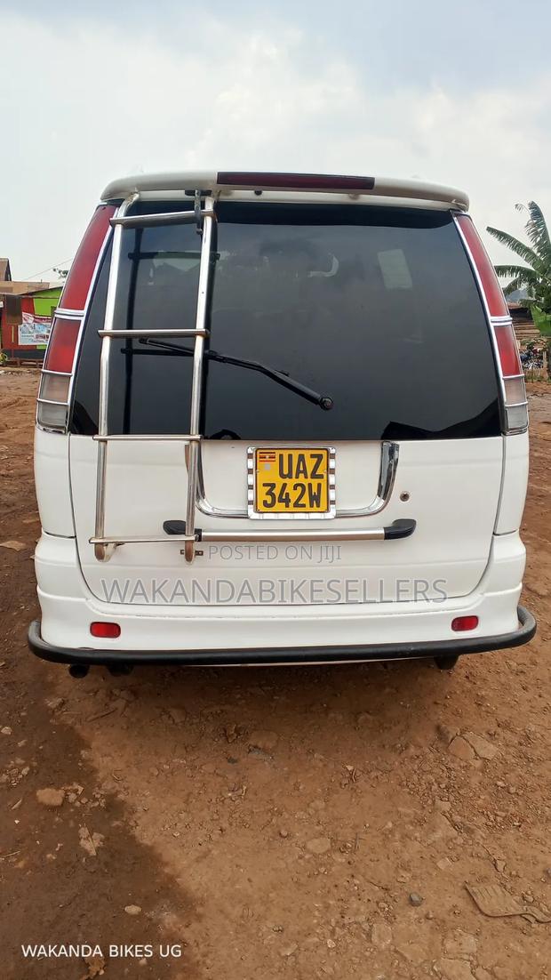 Toyota Noah 2002 White