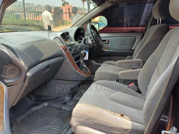 Toyota Harrier 2000 Black