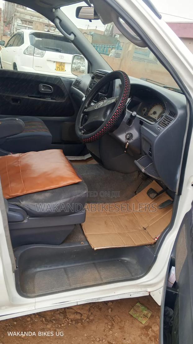 Toyota Noah 2002 White