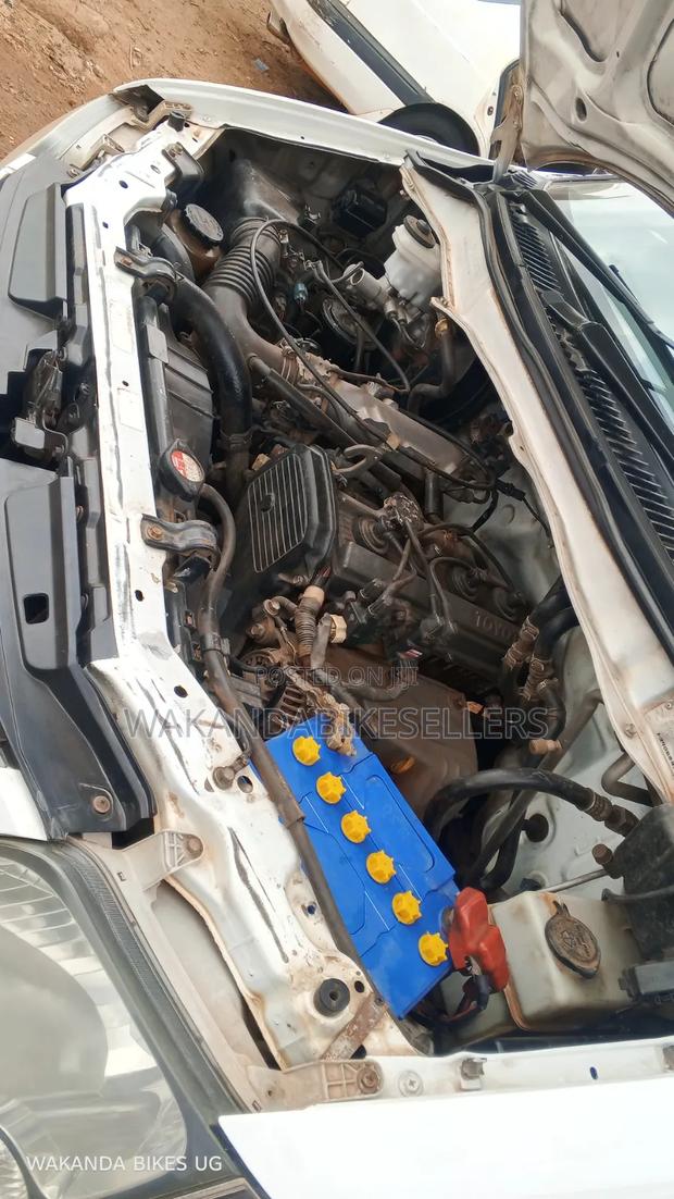 Toyota Noah 2002 White