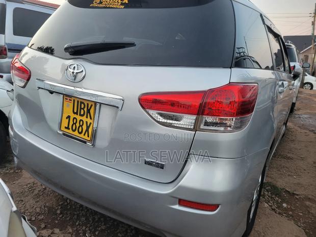 Toyota Wish 2010 Silver