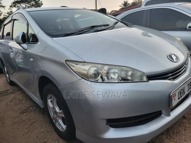 Toyota Wish 2010 Silver