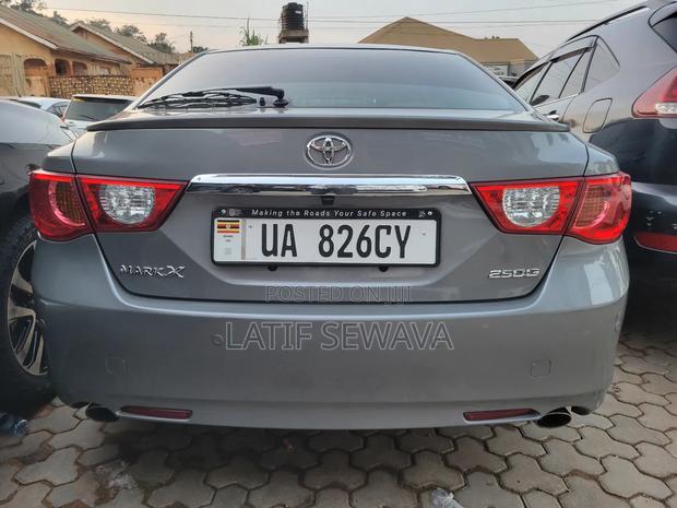 Toyota Mark X 2.5 AWD 2011 Gray