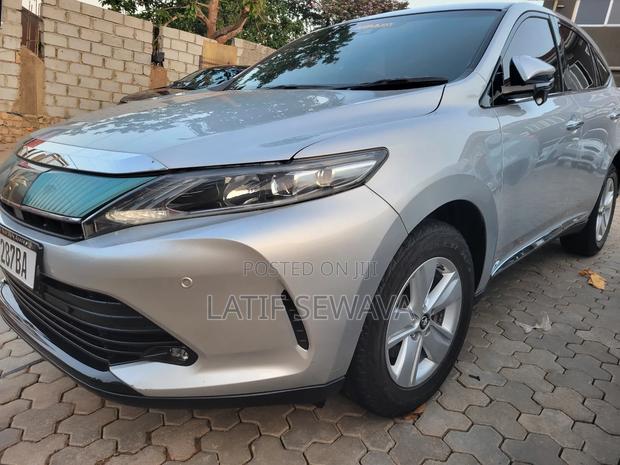 Toyota Harrier 2.0 2019 Silver