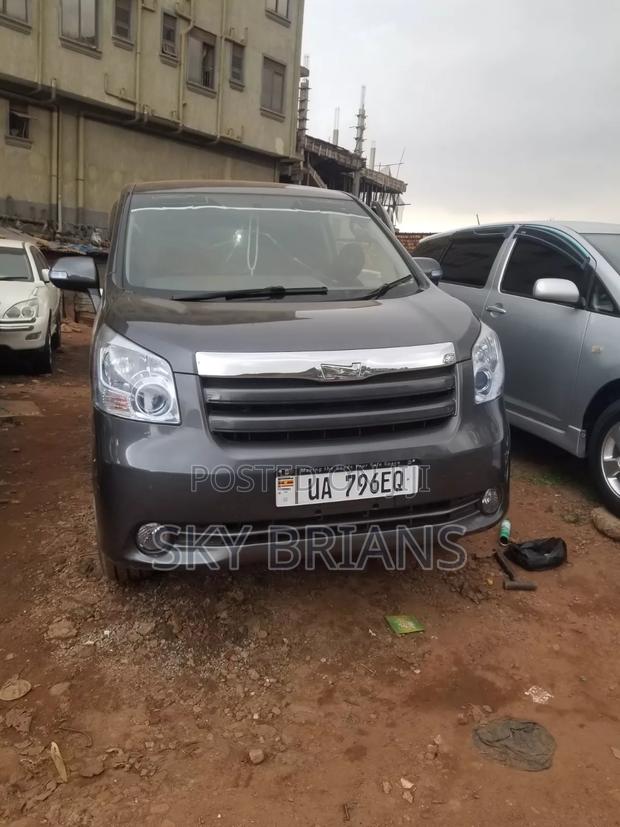 Toyota Noah 2009 Gray