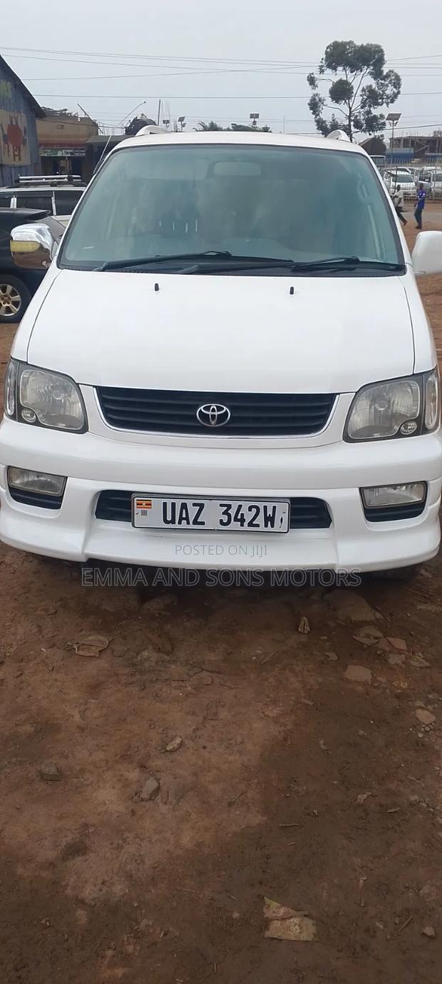 Toyota Noah 2002 White