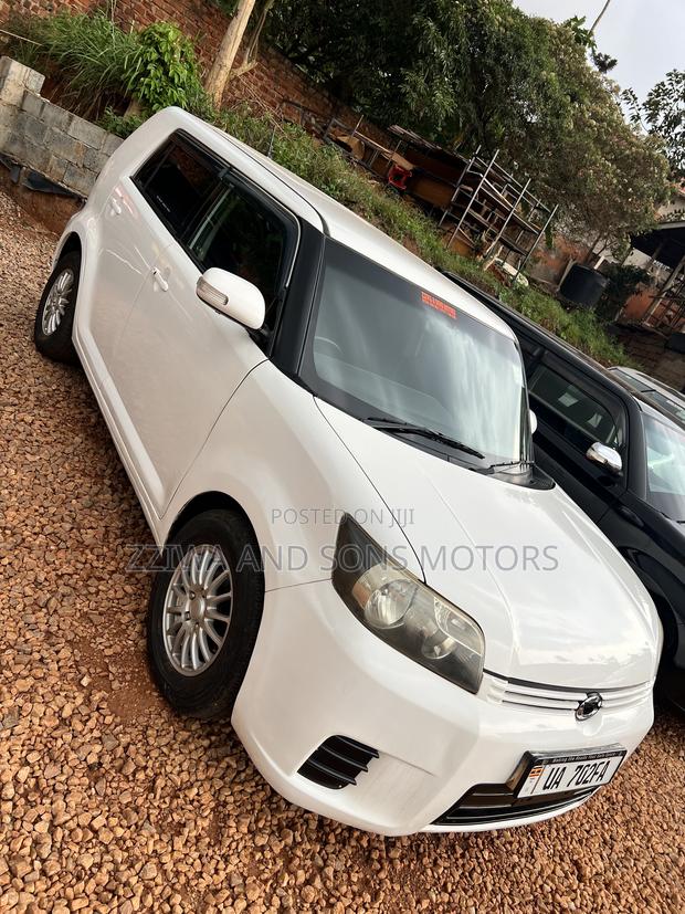 Toyota Corolla Rumion Hatchback 1.8 AWD 2013 White