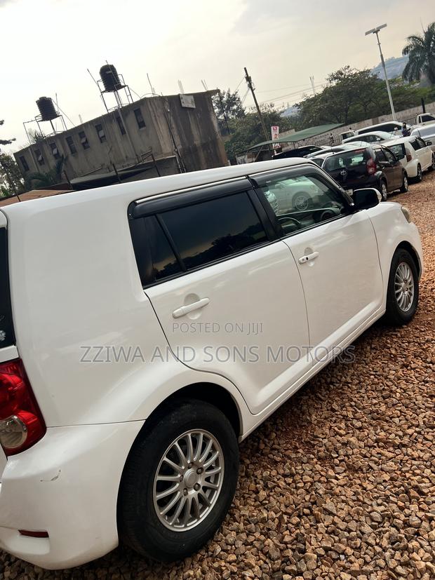 Toyota Corolla Rumion Hatchback 1.8 AWD 2013 White