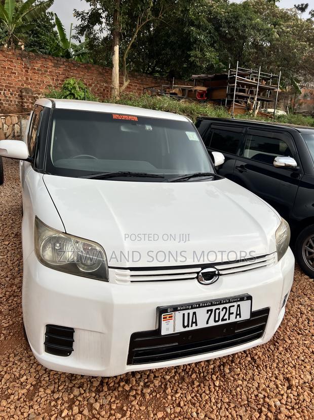 Toyota Corolla Rumion Hatchback 1.8 AWD 2013 White
