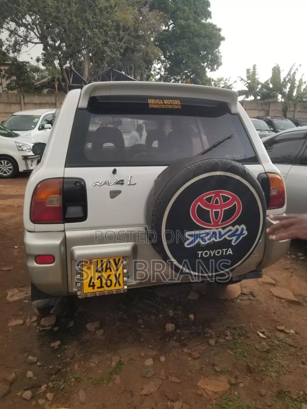 Toyota RAV4 1999 White
