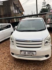 Toyota Noah 2.0 143hp AWD (8 Seater) 2011 White for sale