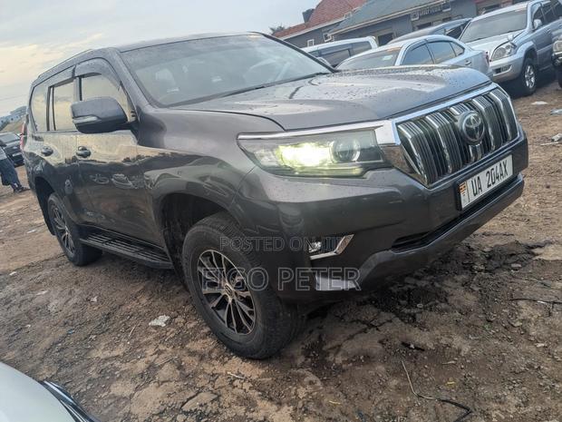 Toyota Land Cruiser 2016 Gray
