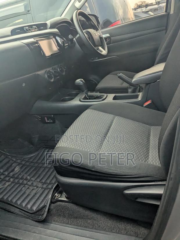 Toyota Hilux 2020 Silver