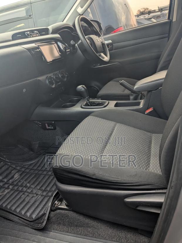 Toyota Hilux 2020 Silver