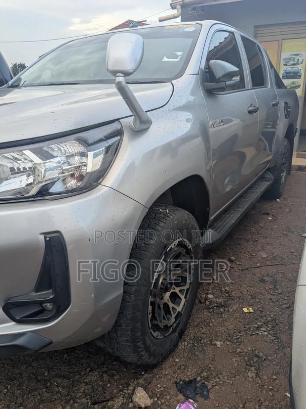 Toyota Hilux 2020 Silver