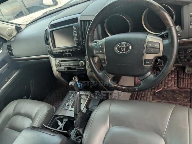 Toyota Land Cruiser 2010 Black
