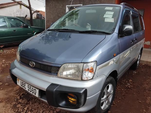 Toyota Noah 2003 Blue