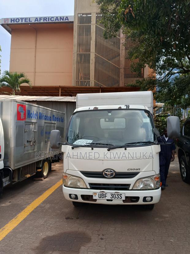 Toyota Fun Cargo 2010 White