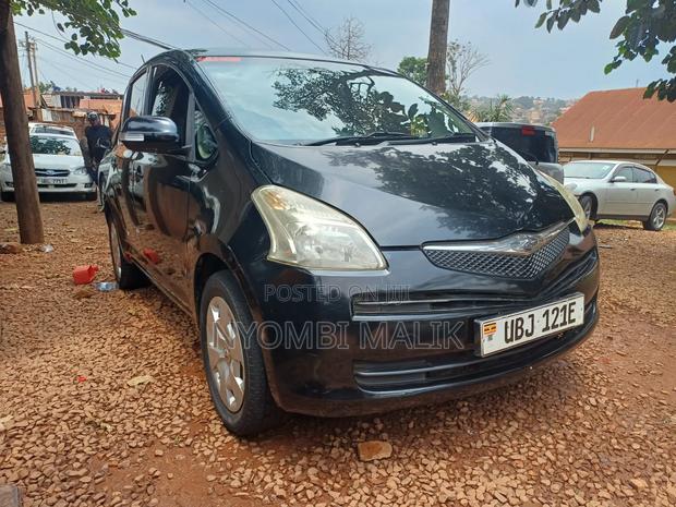 Toyota Ractis 2006 Black