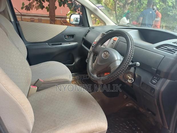 Toyota Ractis 2006 Black
