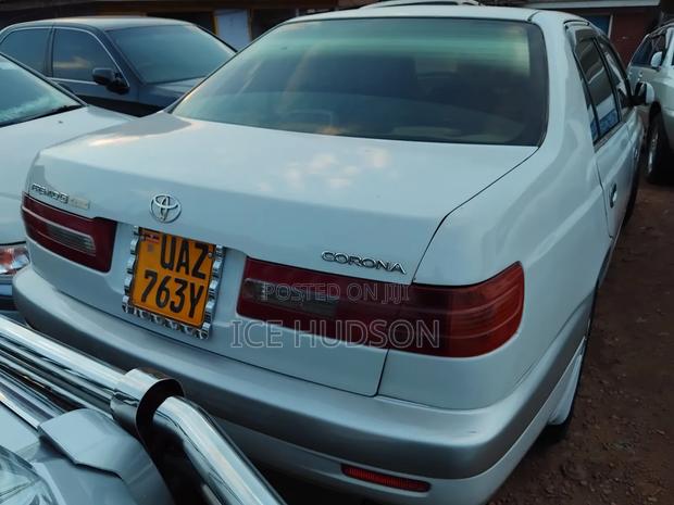 Toyota Corona Premio 2000 Silver