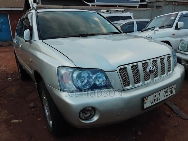 Toyota Kluger 2004 Ivory
