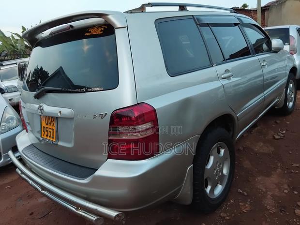 Toyota Kluger 2004 Ivory