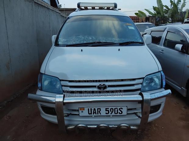 Toyota TownAce Noah 2000 Pearl