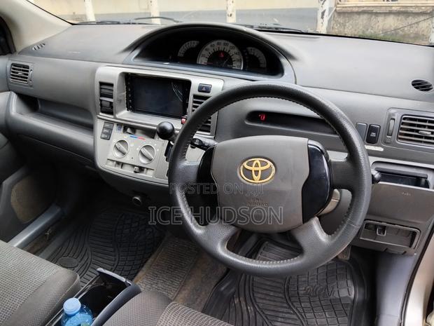 Toyota Raum 2005 Gold