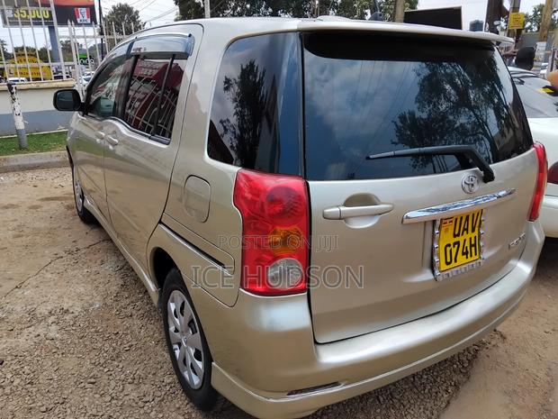 Toyota Raum 2005 Gold