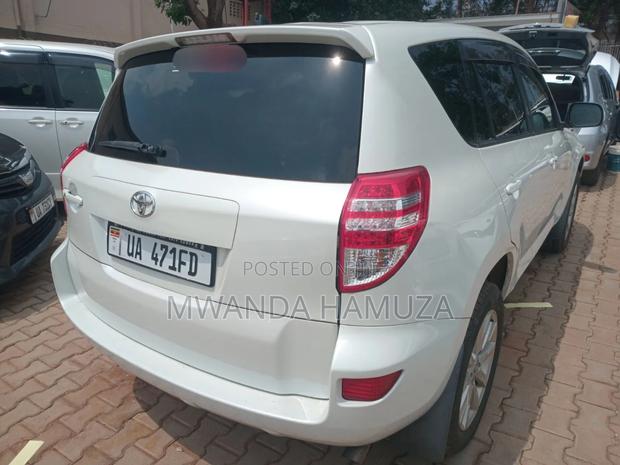 Toyota RAV4 2011 White