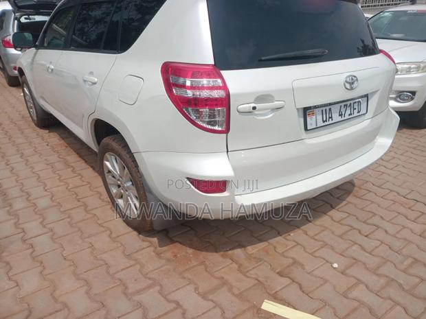 Toyota RAV4 2011 White
