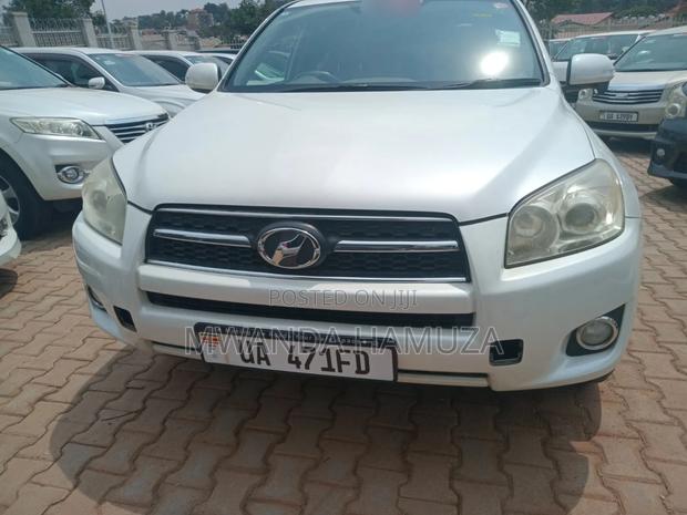 Toyota RAV4 2011 White