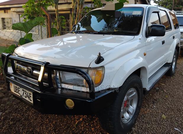 Toyota Hilux 2003 White