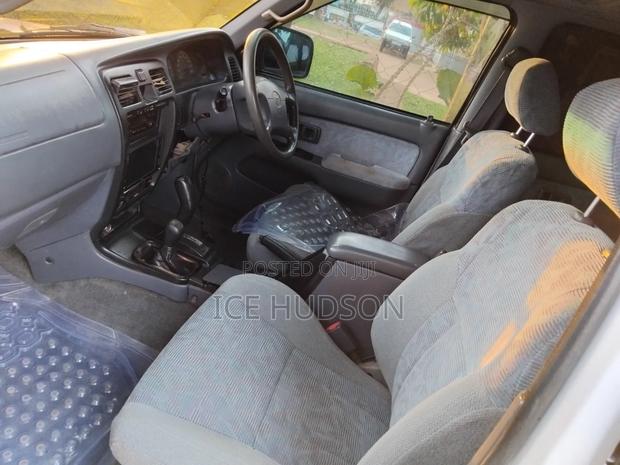 Toyota Hilux 2003 White