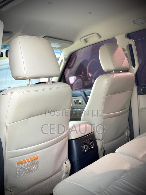 Mitsubishi Pajero 2010 Green