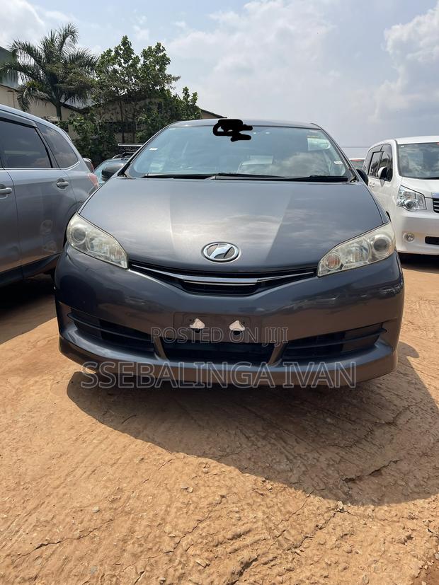 Toyota Wish 2012 Gray