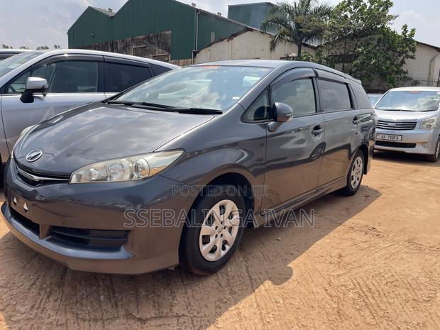 Toyota Wish 2012 Gray