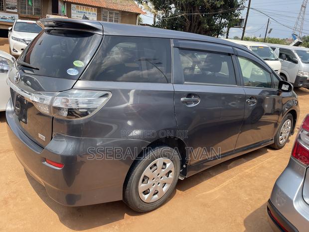 Toyota Wish 2012 Gray