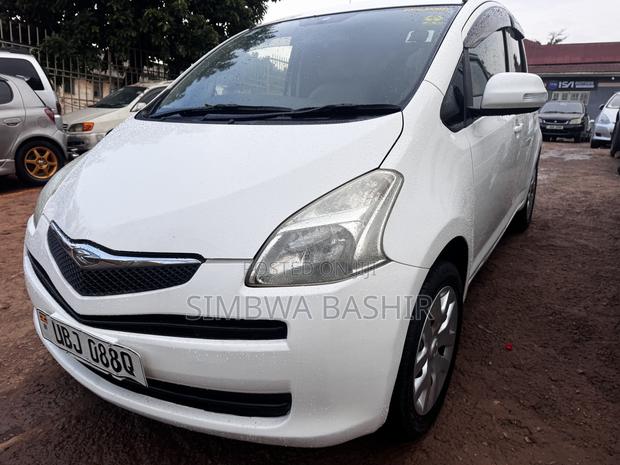 Toyota Ractis 2009 White