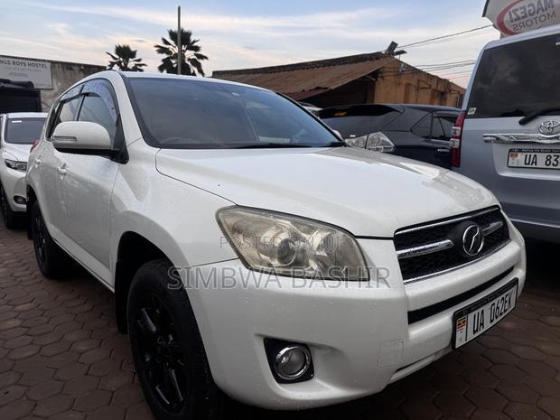 Toyota RAV4 2010 White