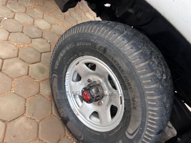 Toyota Hilux 2000 Gray