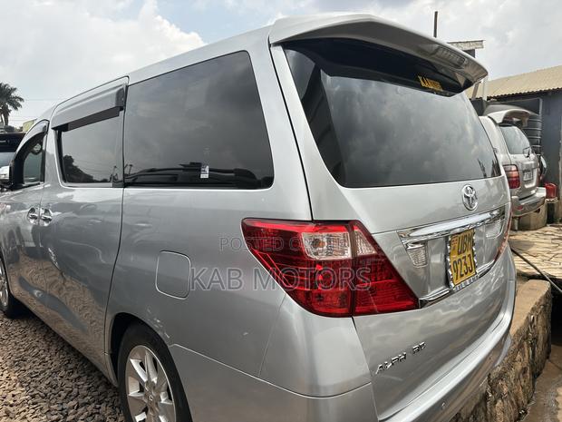 Toyota Alphard 2.4 Petrol FWD 2012 Silver